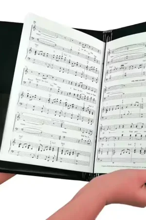 Stock presque épuisé | Manhasset Chemise de Chorale 2 Pages