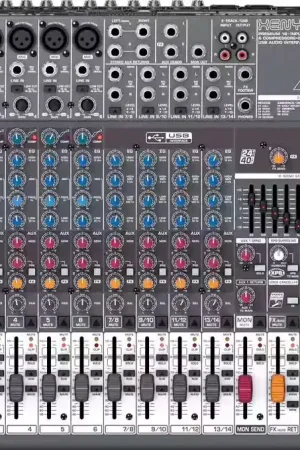 Derniers exemplaires - Behringer X1832 USB